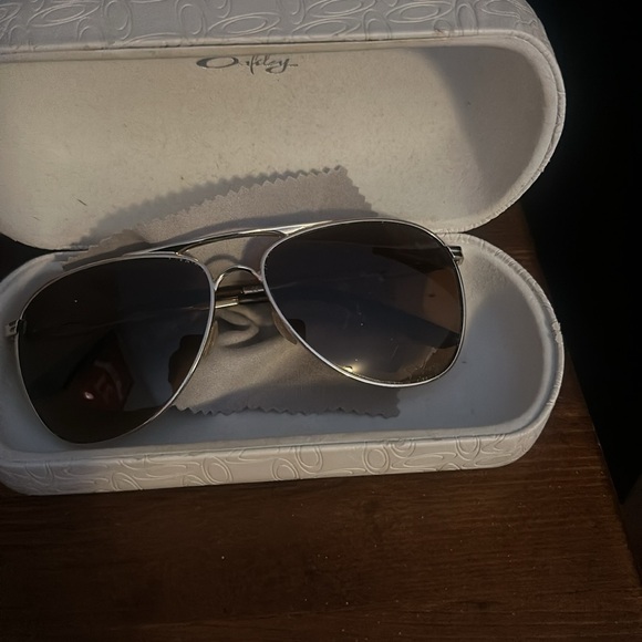 Rayband glasses. Silver frame and lighter brown lenses. - Picture 4 of 4